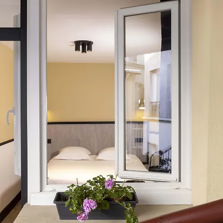 Otel De L'aqueduc 3*